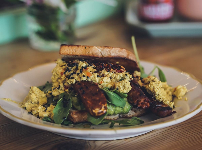 Sixty-eight minutes in Biarritz: A glimpse