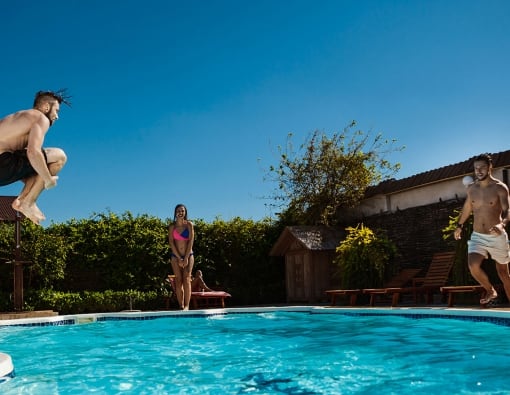 Enjoy 30% Dicount on Delux Package Claim it Before 20 March.